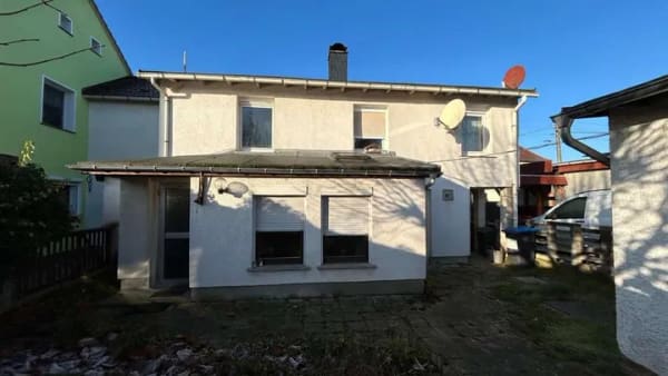 Immobilie in Schkeuditz - Sanierungsbedürftiges Haus mit vielen Zimmer und großem Garten in ruhiger Lage von Schkeuditz - Bild 0