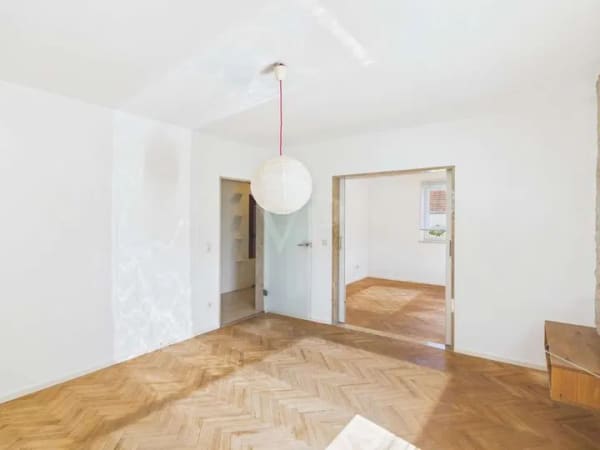 Immobilie in Hofheim in Unterfranken - Leben auf dem Land: Modernisiertes EFH mit traumhaftem Weitblick - Bild 3