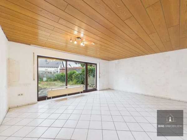 Immobilie in Erdmannhausen - Charmantes Reiheneckhaus mit viel Potenzial, Südwestterrasse und Garten - Bild 0