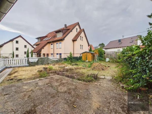 Immobilie in Erdmannhausen - Charmantes Reiheneckhaus mit viel Potenzial, Südwestterrasse und Garten - Bild 1