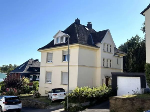 Immobilie in Schwelm - Geräumiges Zweifamilienhaus auf großzügigem Grundstück in Schwelm - Bild 0