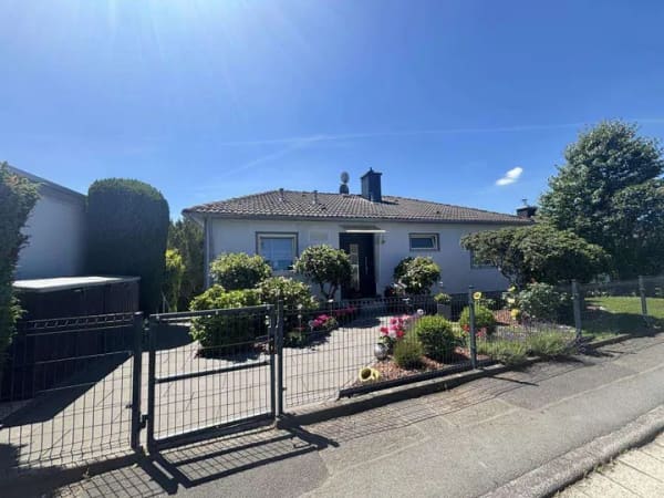 Immobilie in Glashütten - Gepflegtes Einfamilienhaus mit Garten und Garage - Bild 0