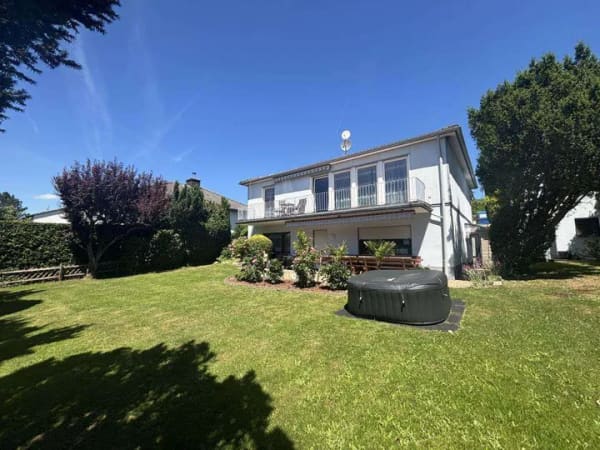 Immobilie in Glashütten - Gepflegtes Einfamilienhaus mit Garten und Garage - Bild 2