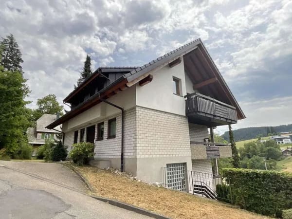 Immobilie in Schonach im Schwarzwald - Zwei Wohnungen, viele Möglichkeiten – Zweifamilienhaus in Schonach - Bild 1