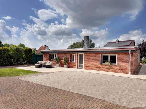 Immobilie in Jerichow - PROVISIONSFREI: Traum-Bungalow mit Pool & XL-Grundstück – Ihr Rückzugsort im Grünen - Bild 0