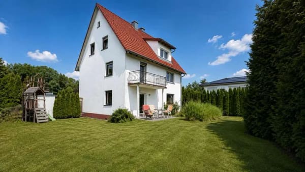 Immobilie in Vöhringen - Raum. Potenzial. Lage. 
Familienheim - viele Möglichkeiten - Bild 0