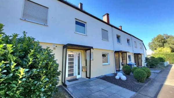 Immobilie in Holzheim - +++Holzheim, RMH, Garage, ca. 130 m² Wfl. 5,5 Zimmer,
herrliche Ortsrandlage+++, - Bild 1