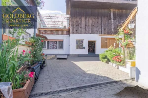 Immobilie in Neupotz - Großzügiges Doppelhaus mit zwei Wohneinheiten, Werkstatt, Scheunen und ca. 800 m² Grundstück in Neup - Bild 1