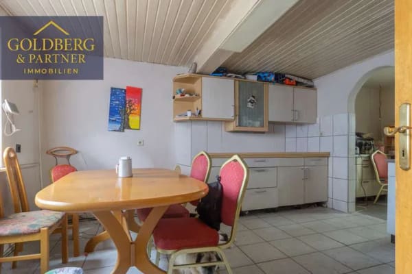 Immobilie in Neupotz - Großzügiges Doppelhaus mit zwei Wohneinheiten, Werkstatt, Scheunen und ca. 800 m² Grundstück in Neup - Bild 4