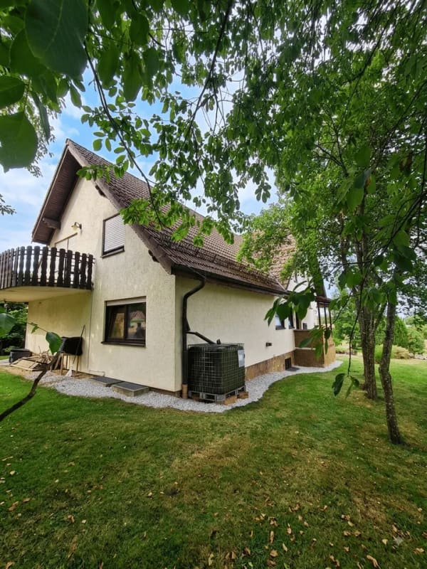Immobilie in Lauchheim - 114 m² EG-Wohnung mit großem Garten, 820 m² Grundstück, Pelletheizung & Weitblick - Bild 0
