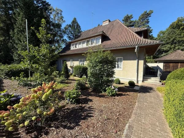 Immobilie in Zernien - Landhaus mit besonderem Charme, Stilvolle ehemalige Arztvilla auf großem Grundstück - Bild 2