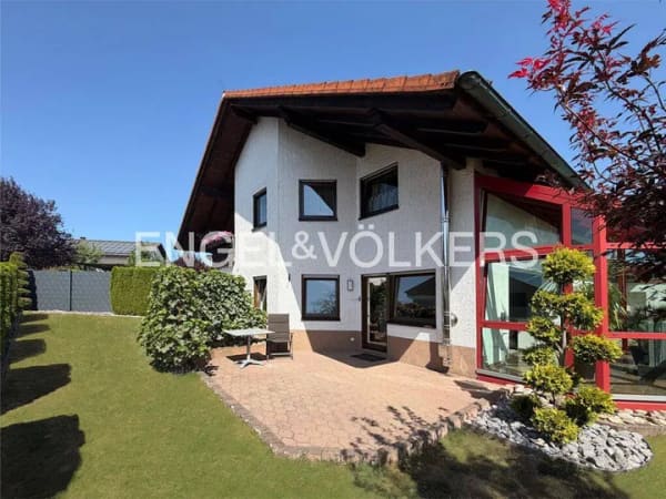 Immobilie in Girod - "Haus-Charakter" - Großzügige Eigentumswohnung mit Terrasse und Garten - Bild 0