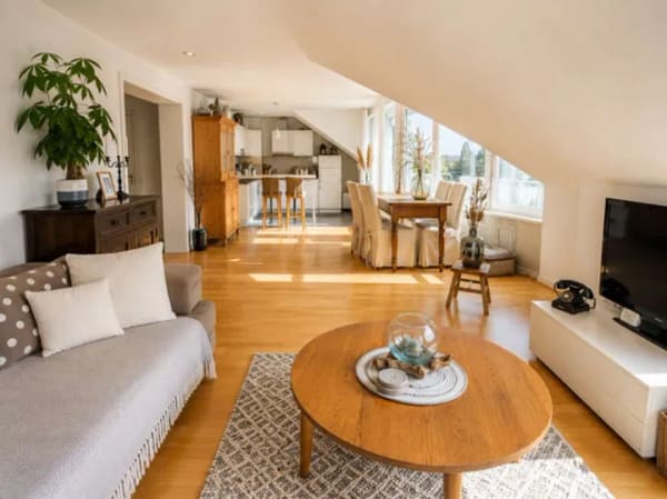 Immobilie in Meerbusch - Über den Dächern von Büderich – eine ganze Etage für sich: 3 Zimmer, Südbalkon & Einbauküche - Bild 1