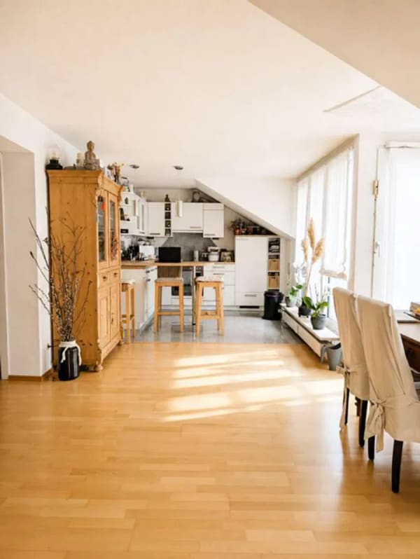 Immobilie in Meerbusch - Über den Dächern von Büderich – eine ganze Etage für sich: 3 Zimmer, Südbalkon & Einbauküche - Bild 2