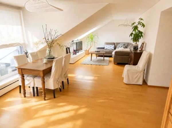 Immobilie in Meerbusch - Über den Dächern von Büderich – eine ganze Etage für sich: 3 Zimmer, Südbalkon & Einbauküche - Bild 4