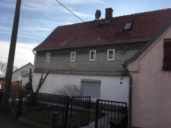 Immobilie in Lichtentanne - Liebevoll saniertes freistehendes Einfamilienhaus mit Nebengebäude und Carport in belebter Dorflage zu verkaufen! - Bild 2