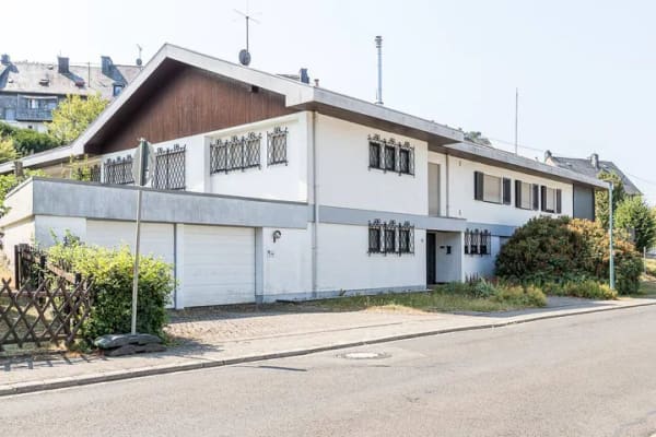 Immobilie in Hermeskeil - Großzügig wohnen und vielseitig arbeiten - Anwesen mit Garten und vermieteter Praxisfläche - Bild 0