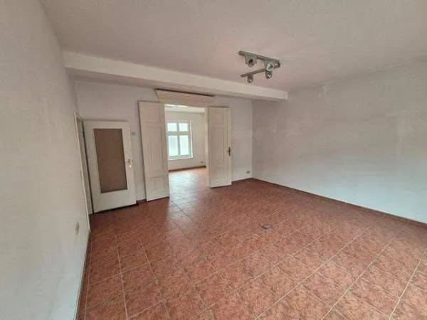 Immobilie in Neubrandenburg - Zwei Immobilien - ein außergewöhnliches Angebot! Traumhafte Stadtvilla mit zusätzlichem Wohnhaus – Wohnen, Arbeiten und Leben unter einem Dach - Bild 3