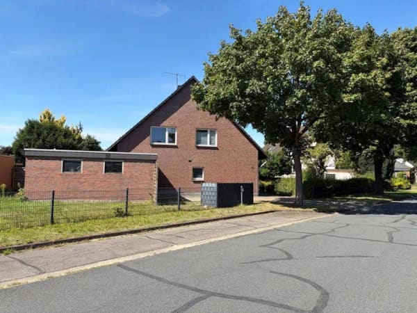 Immobilie in Soltau - Kompaktes Mehrfamilienhaus mit 3 Wohnungen und geringem Verwaltungsaufwand - Bild 1