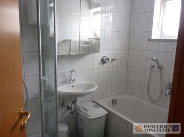 Immobilie in Neutraubling - 3-Familienhaus - auch als Mehrgenerationenhaus nutzbar - in ruhiger Lage von Neutraubling - Bild 1