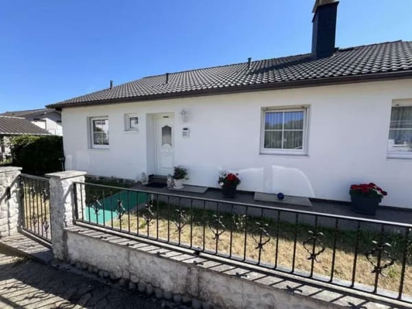 Immobilie in Breuberg - Großzügiges Einfamilienhaus (ELW möglich) mit großem Garten in Breuberg / Sandbach - Bild 1