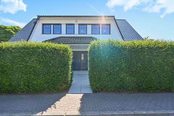 Immobilie in Timmendorfer Strand - Küstenleben für die ganze Familie! Großes Einfamilienhaus mit Einliegerwohnungen, 5 Min zum Strand! - Bild 0