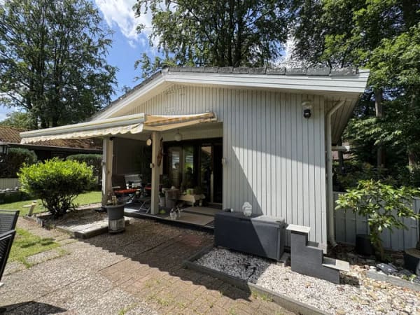 Immobilie in Uetze - Uetze: Charmantes Holzhaus am Spreewaldsee - Wassergrundstück - Bild 1