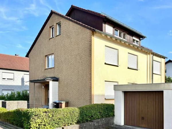 Immobilie in Crailsheim - Dreifamilienhaus mit Garagen und Mieterträgen... - Bild 1