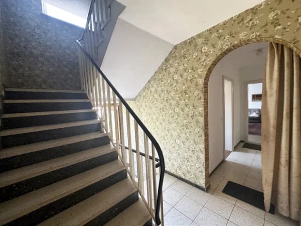Immobilie in Traunreut - Mehrfamilienhaus mit 3 Wohnungen und Gewerbeeinheit - zentrale Lage, vielseitige Möglichkeiten - Bild 1