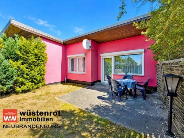 Immobilie in Koserow - MASSIVES FERIENHAUS MIT EINBAUKÜCHE + DREI ZIMMERN + DUSCHBAD + TERRASSE AUF EIGENEM GRUNDSTÜCK - Bild 1