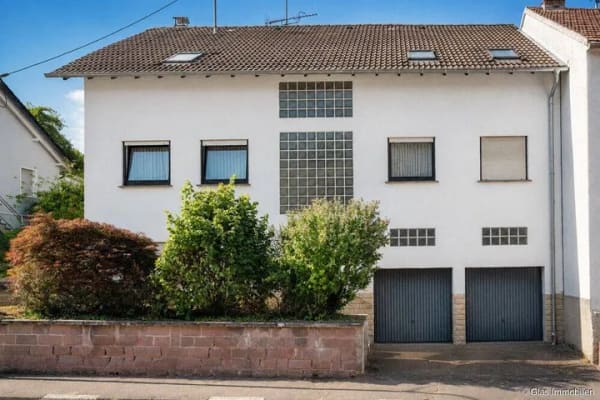 Immobilie in Großrosseln - Großzügiges Ein- bis Zweifamilienhaus mit zwei Garagen in Karlsbrunn - Bild 0