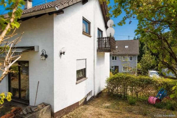 Immobilie in Großrosseln - Großzügiges Ein- bis Zweifamilienhaus mit zwei Garagen in Karlsbrunn - Bild 3