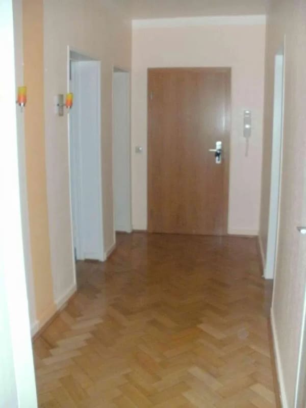 Immobilie in Heilbronn - renov.bedürft. 3,5-Zi-Whg mit Balkon und EBK samt sep. DG-Whg. im Rohbau, in freundl. MFH in HN - Bild 4