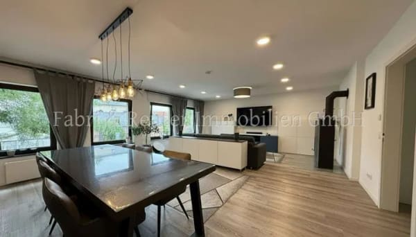 Immobilie in Grefrath - Wohn- und Geschäftshaus in zentraler Lage von Grefrath mit Dachterrasse und vermieteter Gewerbeeinhe - Bild 1