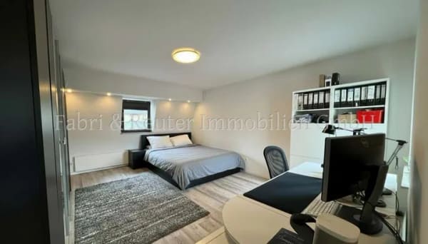 Immobilie in Grefrath - Wohn- und Geschäftshaus in zentraler Lage von Grefrath mit Dachterrasse und vermieteter Gewerbeeinhe - Bild 2