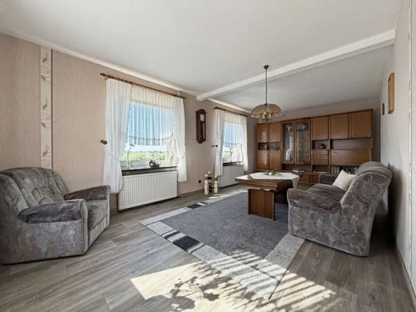 Immobilie in Jemgum - Moin Ostfriesland. Moin Zuhause.
5 Zimmer voller Gemütlichkeit auf
121 m². Traum-Grundstück. Garag - Bild 4