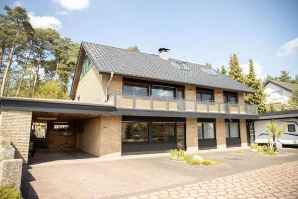 Immobilie in Schloß Holte-Stukenbrock - „Zwei Wohneinheiten. Ein besonderes Zuhause. Großzügiges Zweifamilienhaus in attraktiver Lage“ - Bild 0