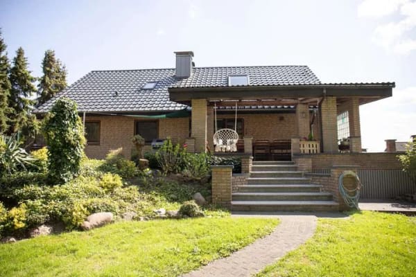Immobilie in Schloß Holte-Stukenbrock - „Zwei Wohneinheiten. Ein besonderes Zuhause. Großzügiges Zweifamilienhaus in attraktiver Lage“ - Bild 2