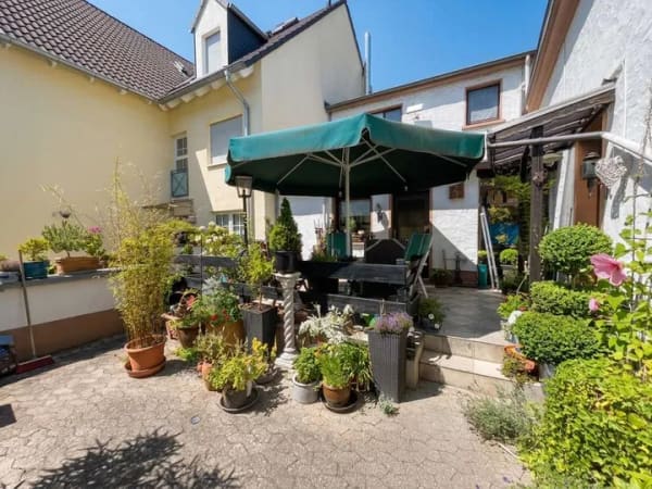 Immobilie in Königswinter - Königswinter Rheinlage: Großfamilie gesucht - 6 Wohneinheiten auf Hofanlage möglich! - Bild 1