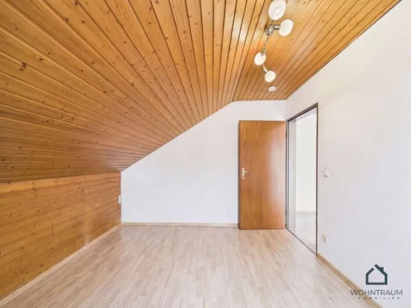 Immobilie in Reute - Achtung: Charmante 2-Zimmer-Dachgeschosswohnung in Reute - Schnell sein! - Bild 1