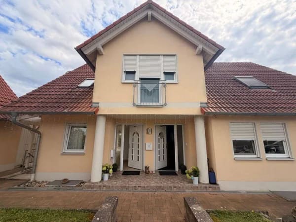 Immobilie in Schönbrunn i.Steigerwald - Das besondere Einfamilienhaus mit 1Zi. App. und Einliegerwhg., Garage und großem Grundstück, wunderschön in Schönbrunn i. Steigerwald gelegen. - Bild 3