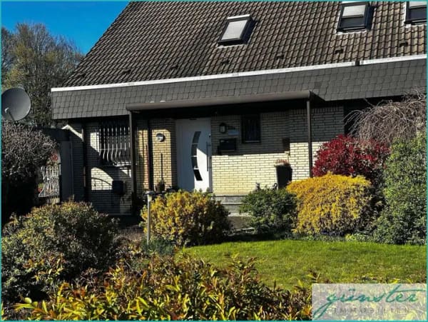Immobilie in Kamen - Kamen-Methler: Zweifamilienhaus mit kl. Einliegerwohnung u. zwei Garagen, 650 m² Erbbaugrundstück  - Bild 0