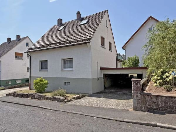 Immobilie in Burghaun - Einfamilienhaus in Burghaun - Ein Zuhause mit viel Platz und durchdachter Raumaufteilung - Bild 1