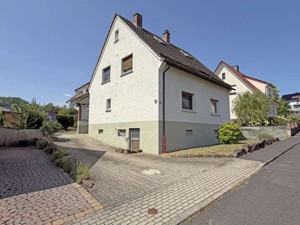 Immobilie in Burghaun - Einfamilienhaus in Burghaun - Ein Zuhause mit viel Platz und durchdachter Raumaufteilung - Bild 2