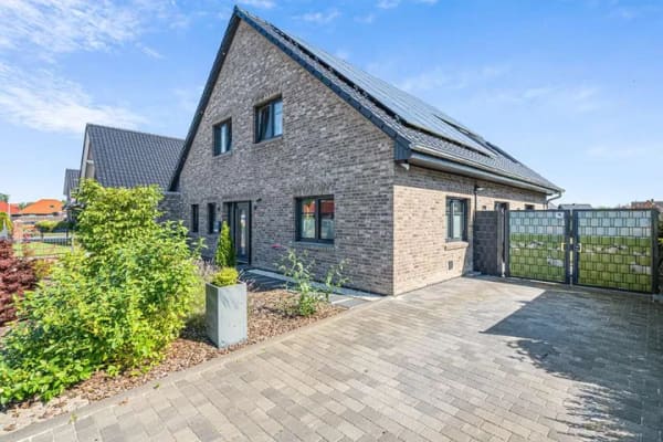 Immobilie in Marienhafe - Exklusives Einfamilienhaus mit modernster Energietechnik und außergewöhnlichem Wohnkomfort - Bild 2