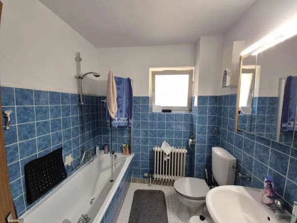 Immobilie in Bad Homburg vor der Höhe - Vermietete 2-Zimmer-Wohnung mit Balkon, Aufzug und Tiefgaragenstellplatz in Ober-Eschbach - Bild 3