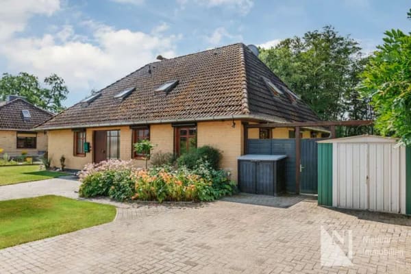 Immobilie in Melbeck - Geräumiges Einfamilienhaus mit großem Garten, zwei Garagen und vielseitigem Raumangebot - Bild 0
