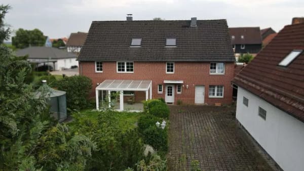 Immobilie in Sibbesse - Außergewöhnlich viel Platz für die Familie – charmantes Fachwerkhaus mit großem Grundstück - Bild 0