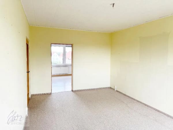 Immobilie in Zeithain - ***WOHNUNG und GARAGE - IHR NEUES PROJEKT MIT WEITBLICK*** Gemütliche Eigentumswohnung mit viel Potenzial und eigener Garage - Bild 2