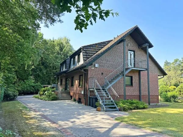 Immobilie in Kakenstorf - Gepflegte Erdgeschosswohnung mit großem Garten und viel Potenzial in ruhiger Lage - Bild 1
